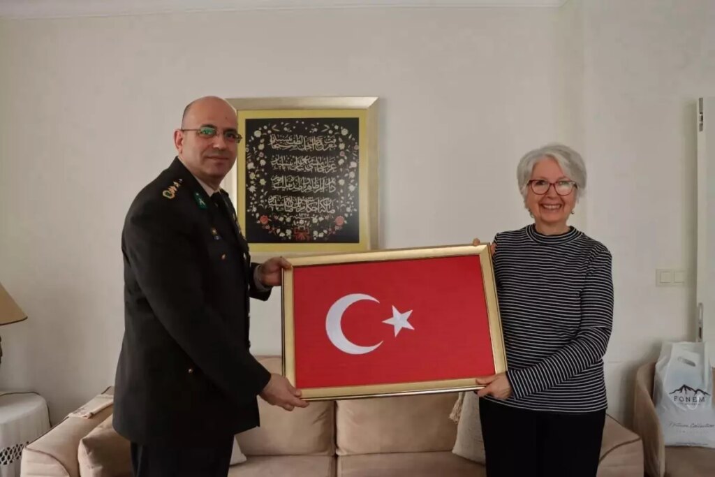 Hayırsever Emekli Öğretmen Mevlüde Barış’ın Mehmetçik İçin Gösterdiği Örnek Davranış