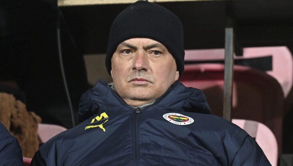 Jose Mourinho’dan Fenerbahçe’nin 2-2’lik Beraberliğine Yorum: “Oyuncularımla Gurur Duyuyorum”
